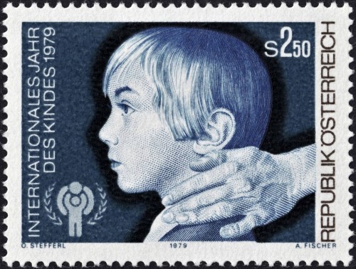 Austria, 1979; Año Internacional del Niño. Diseño de Otto Stefferl y grabado de Alfred Fischer. Impresión mixta en calcografía y huecograbado